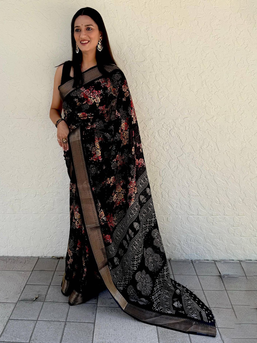 

DIVASTRI Floral Zari Pure Cotton Kanjeevaram Saree, Black