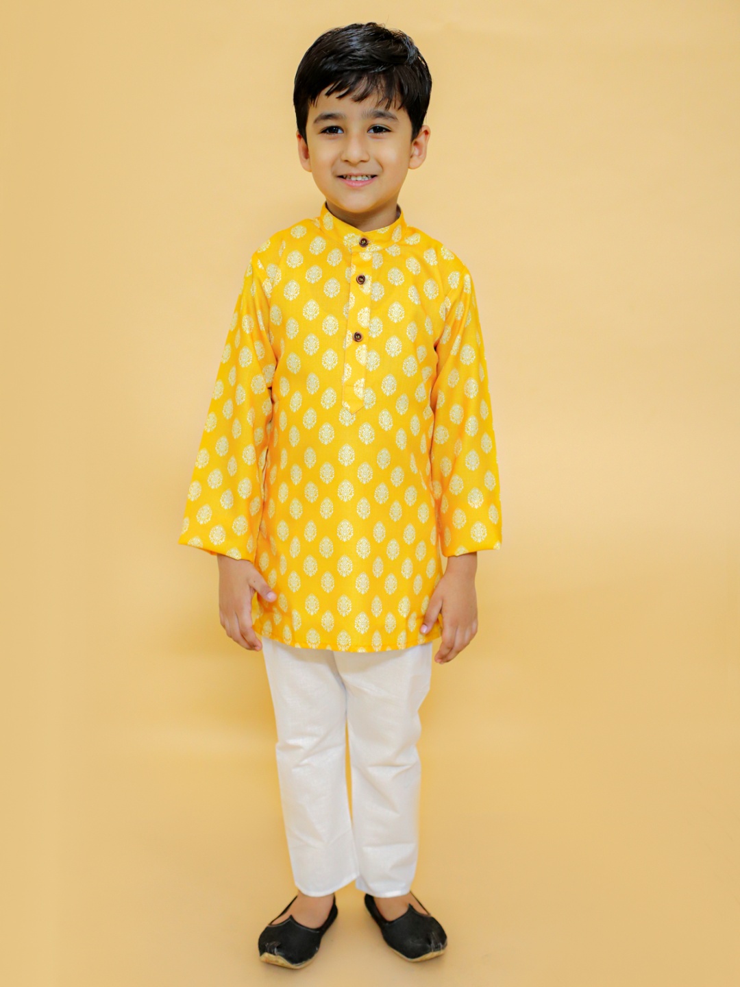 

MoMaa Boys Ethnic Motifs Printed Regular Pure Cotton Kurta with Pyjamas, Yellow
