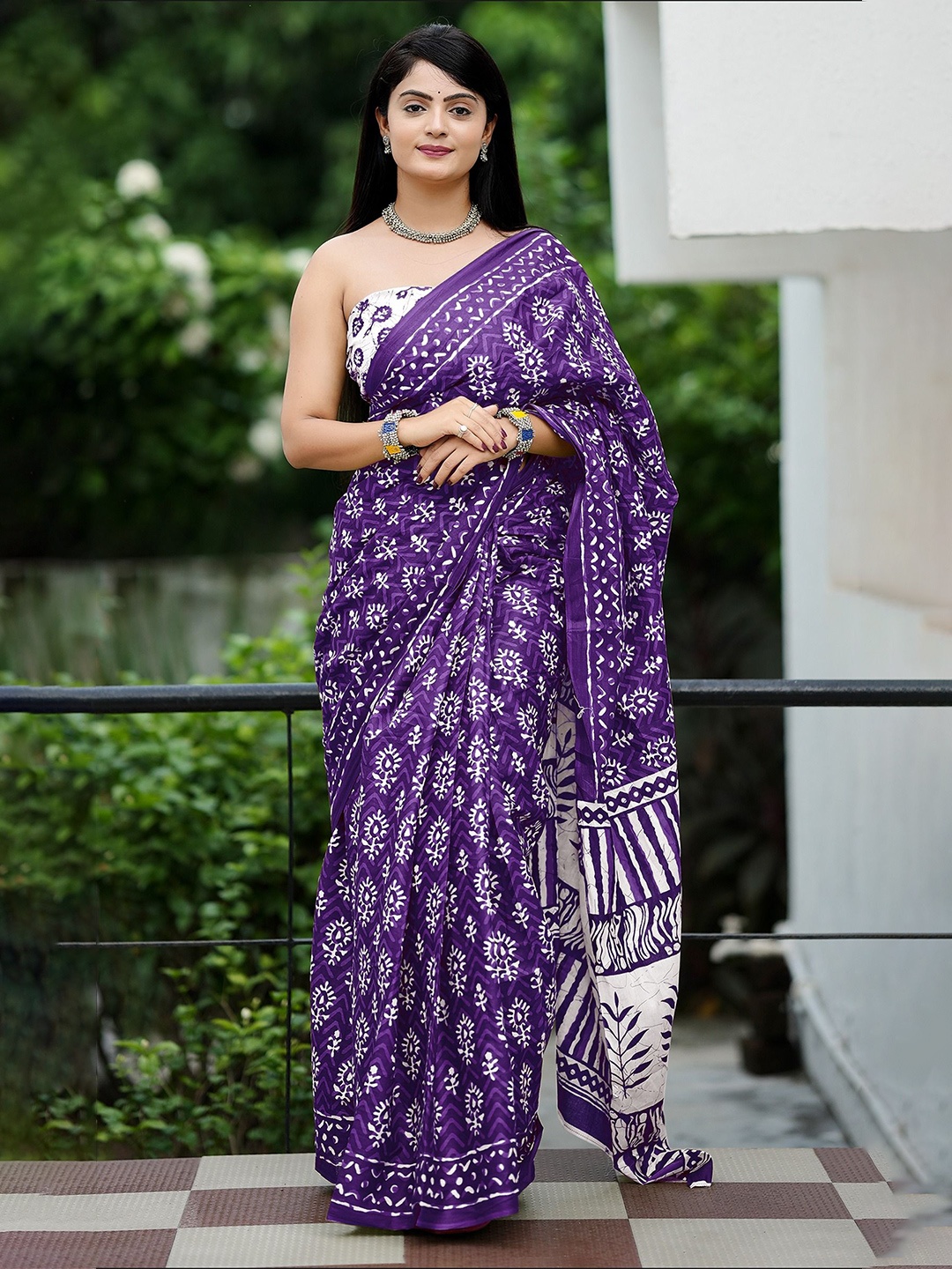 

HMP Fashion Batik Ikat Saree, Purple