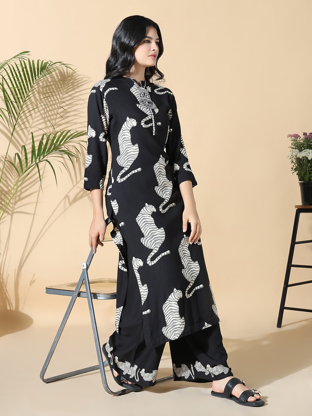 

SHOWOFF Women Animal Printed Regular Kurta with Palazzos, Black