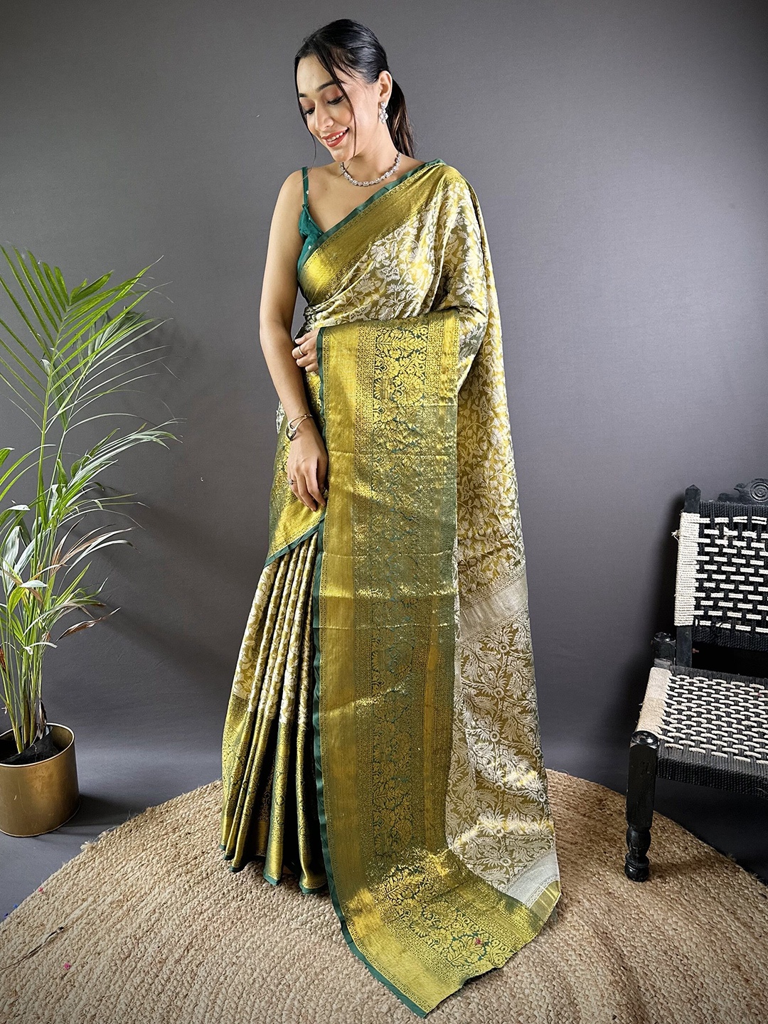 

NIWAA Woven Design Zari Tissue Kanjeevaram Saree, Green