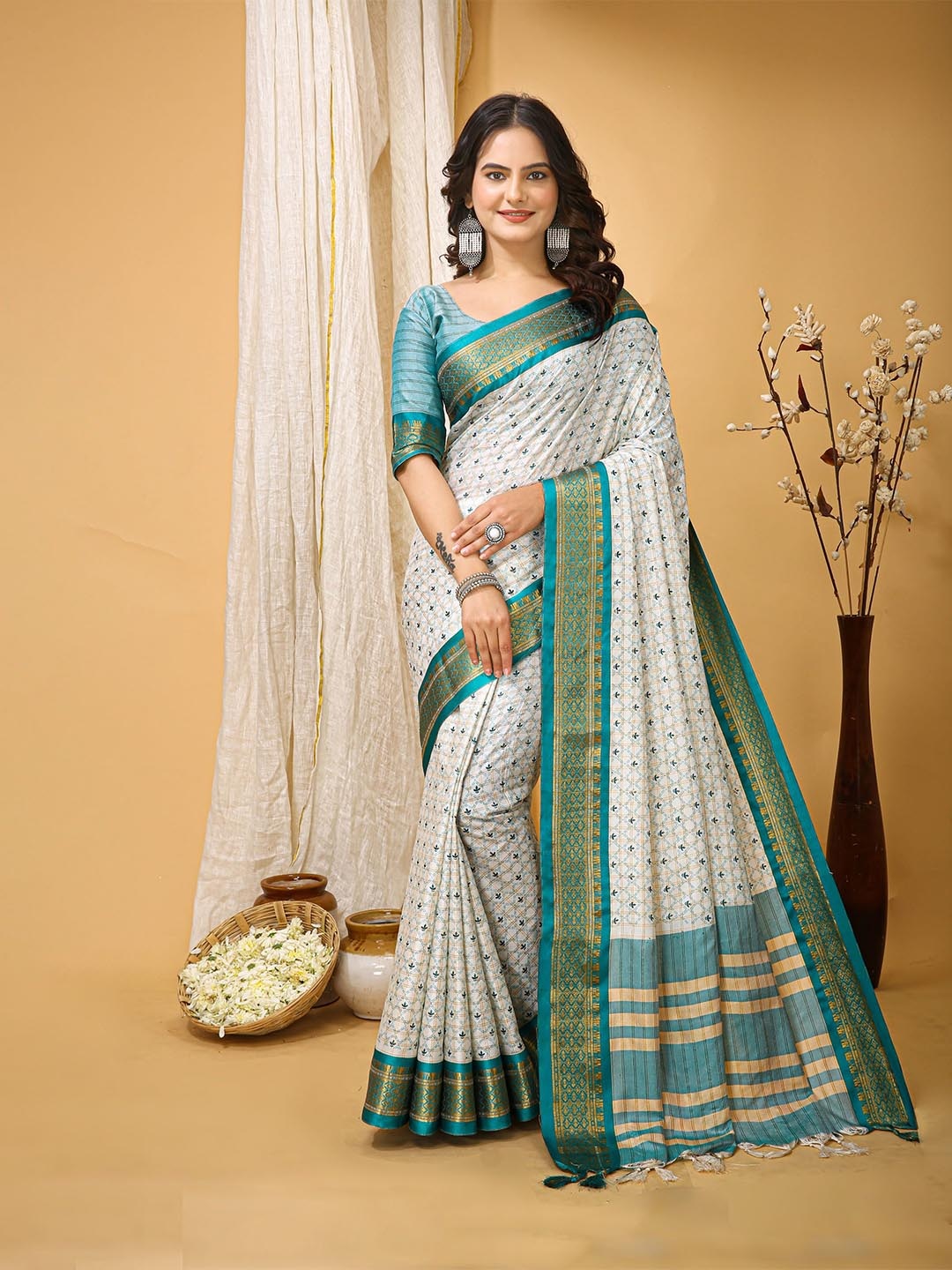

HI FI NX Ethnic Motifs Zari Pure Cotton Banarasi Saree, White