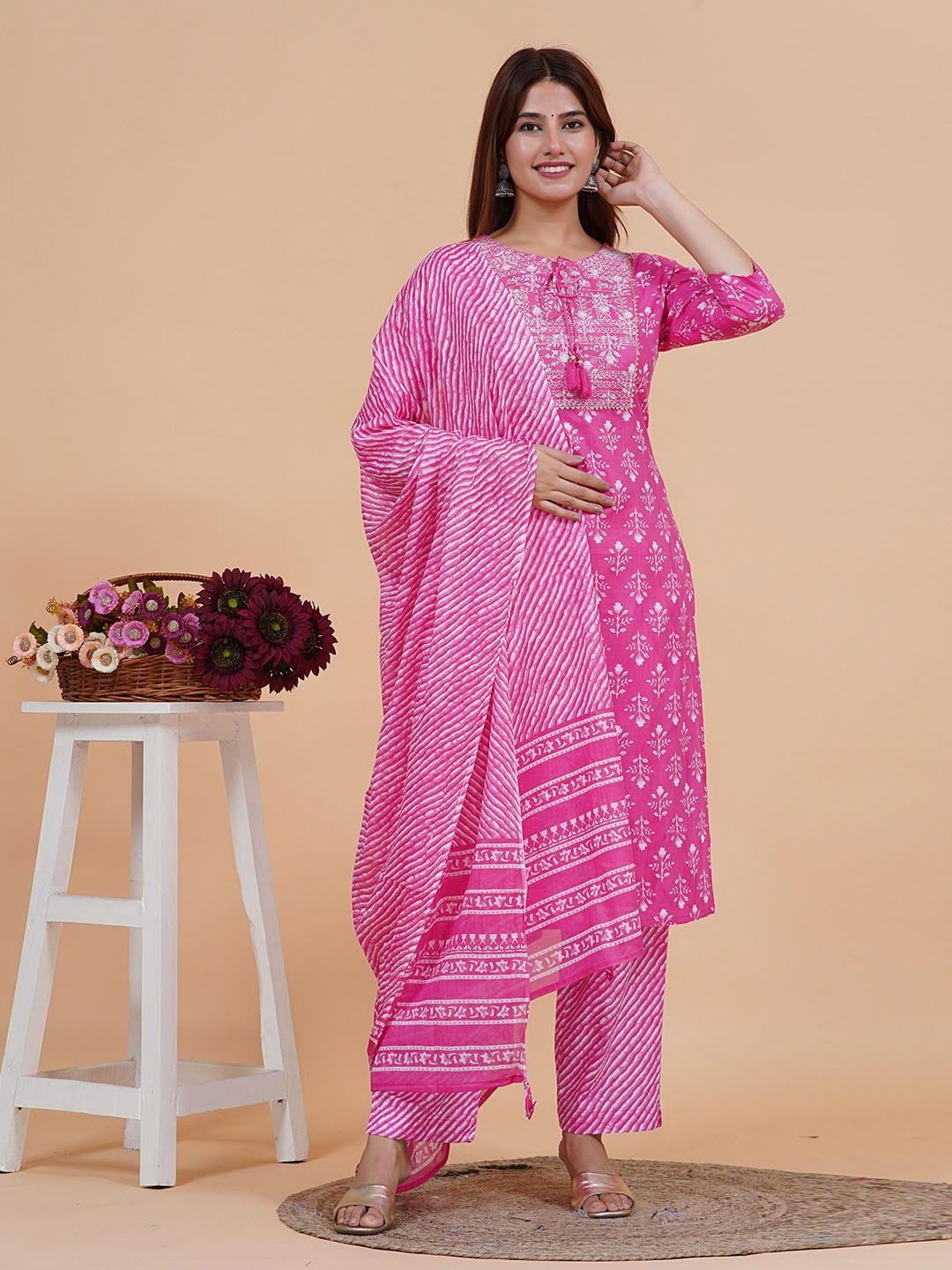 

Meena Bazaar Women Floral Printed Regular Kurta with Trousers & With Dupatta, Pink