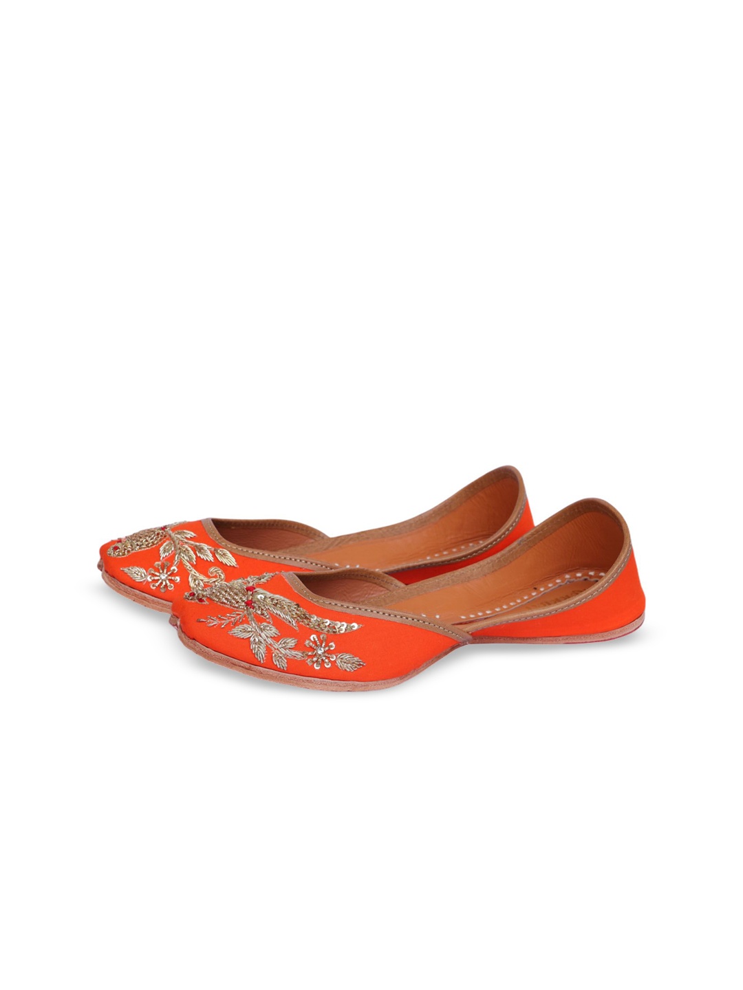 

Kurrbat Women Embellished Ethnic Mojaris with Embroidered Flats, Orange