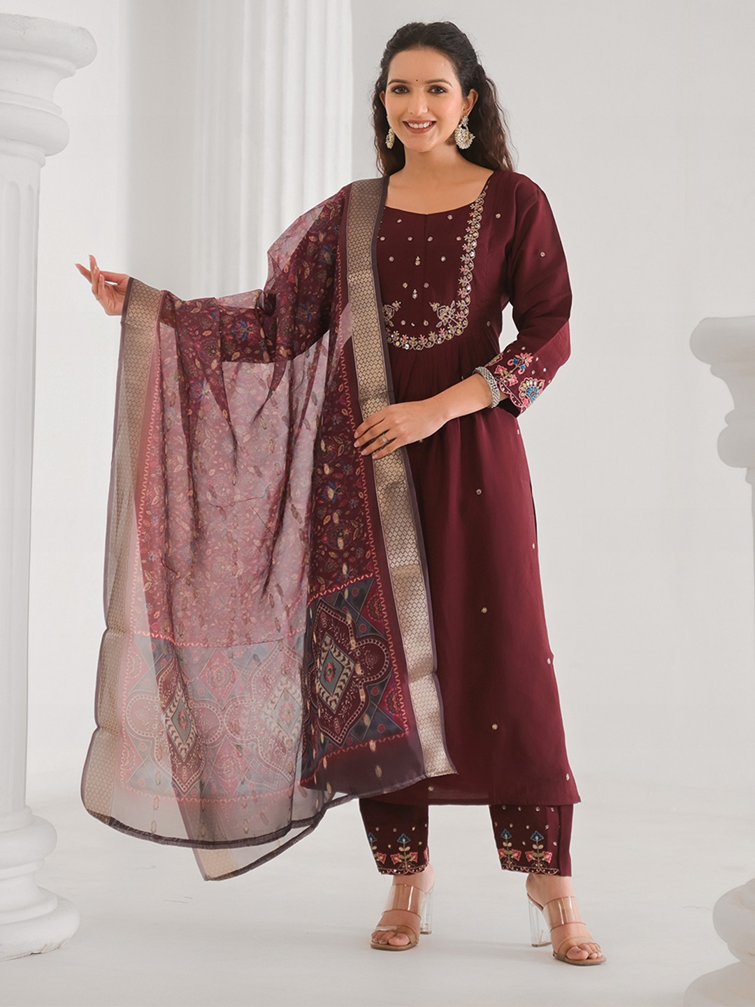 

Meena Bazaar Floral Embroidered Zari Work Straight Kurta With Trouser And Dupatta, Burgundy