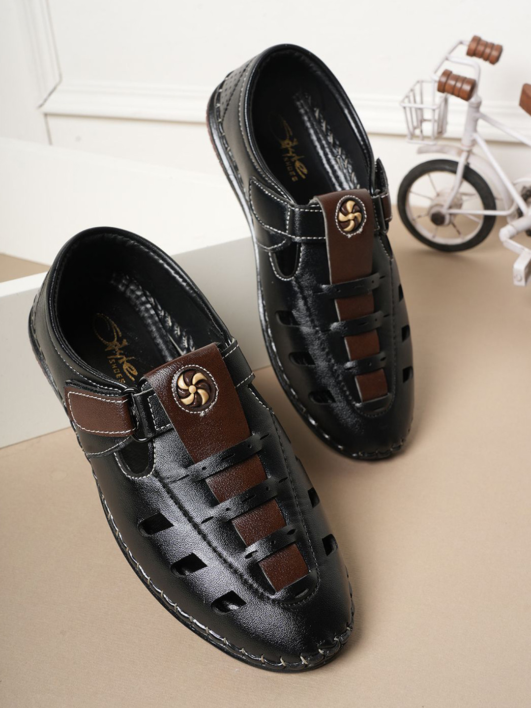 

Style Shoes Boys PU Shoe-Style Sandals, Black