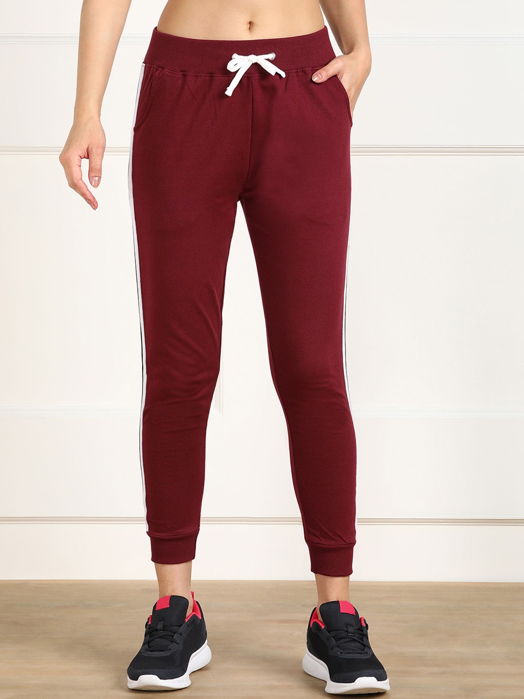 

Metronaut Women Slim-Fit Mid Rise Joggers, Maroon