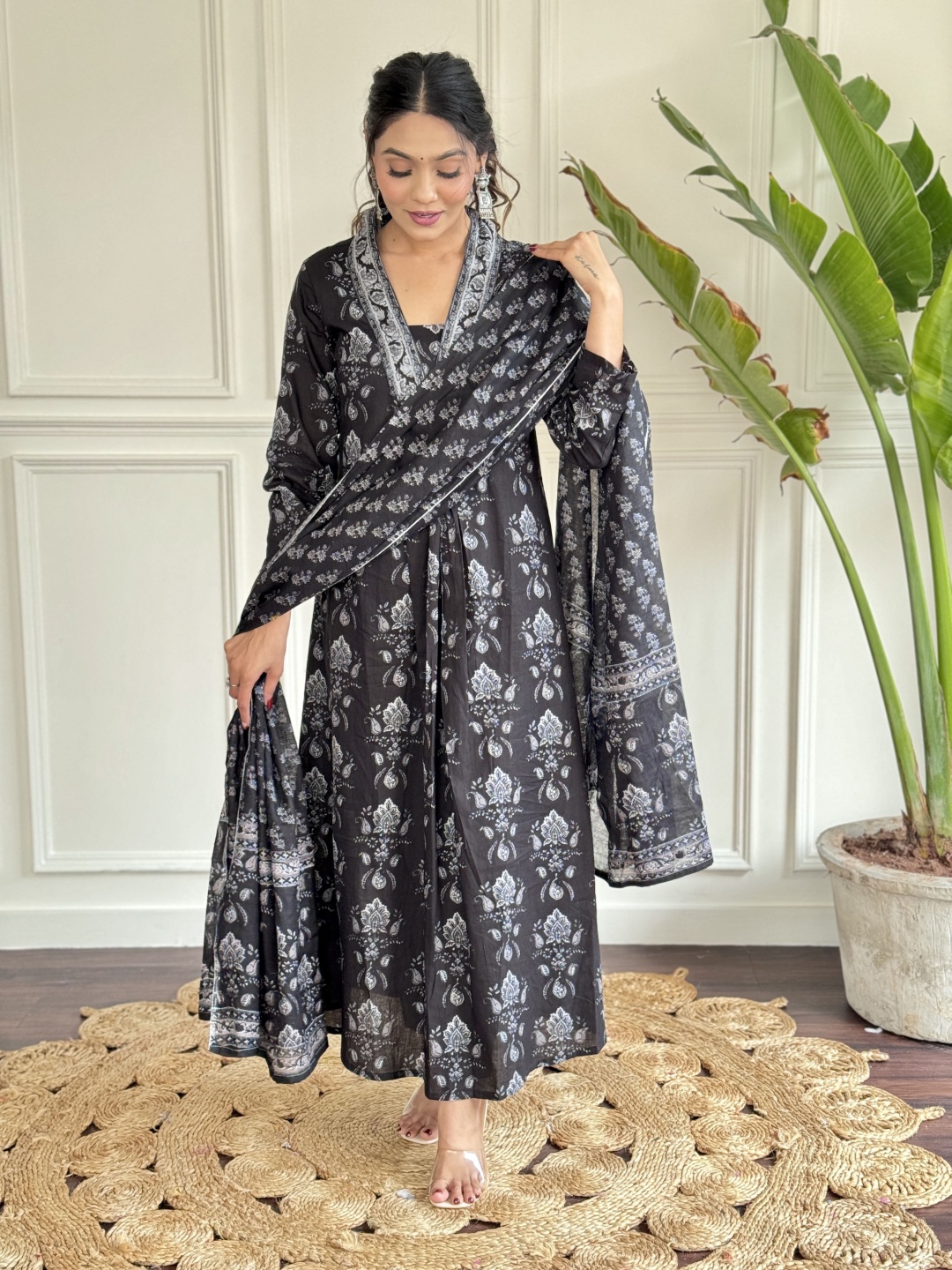 

Nimidiya Women Floral Printed Regular Pure Cotton Kurta with Trousers & With Dupatta, Black