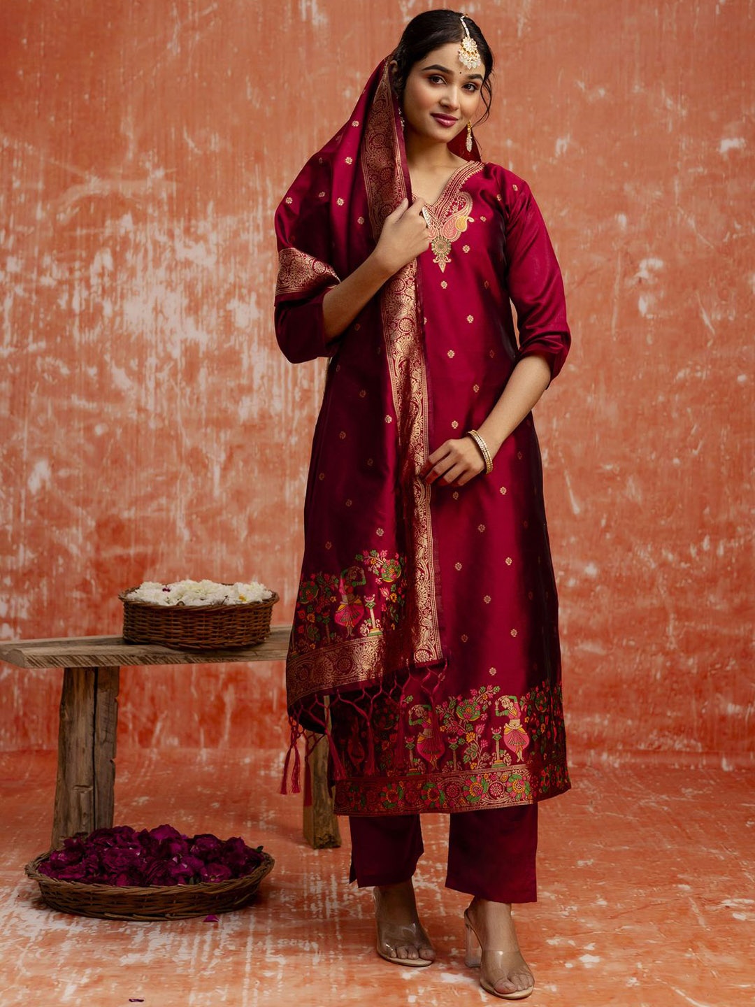 

VredeVogel Women Regular Kurta with Trousers & With Dupatta, Maroon