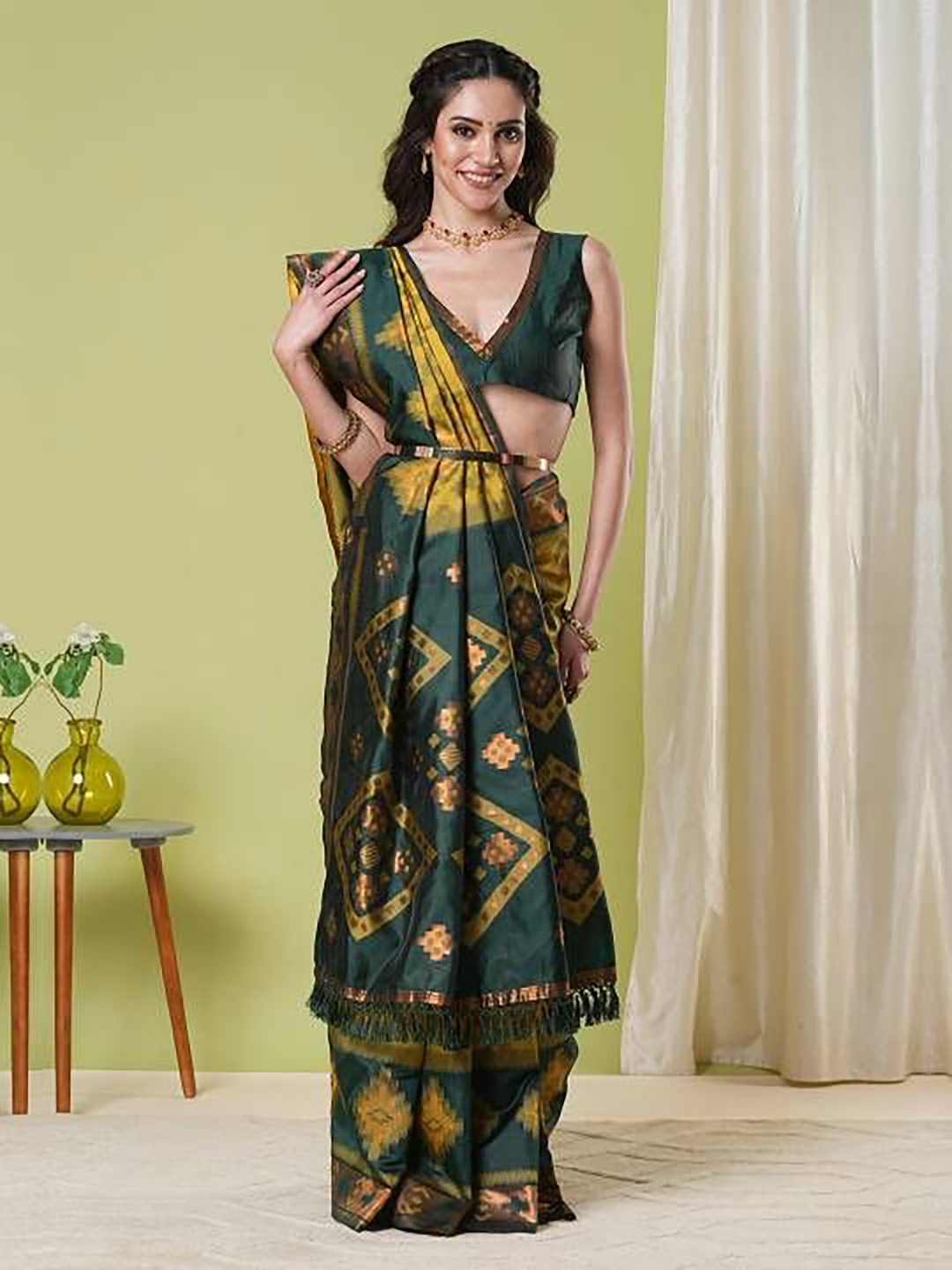 

DIVASTRI Woven Design Zari Art Silk Banarasi Saree, Yellow