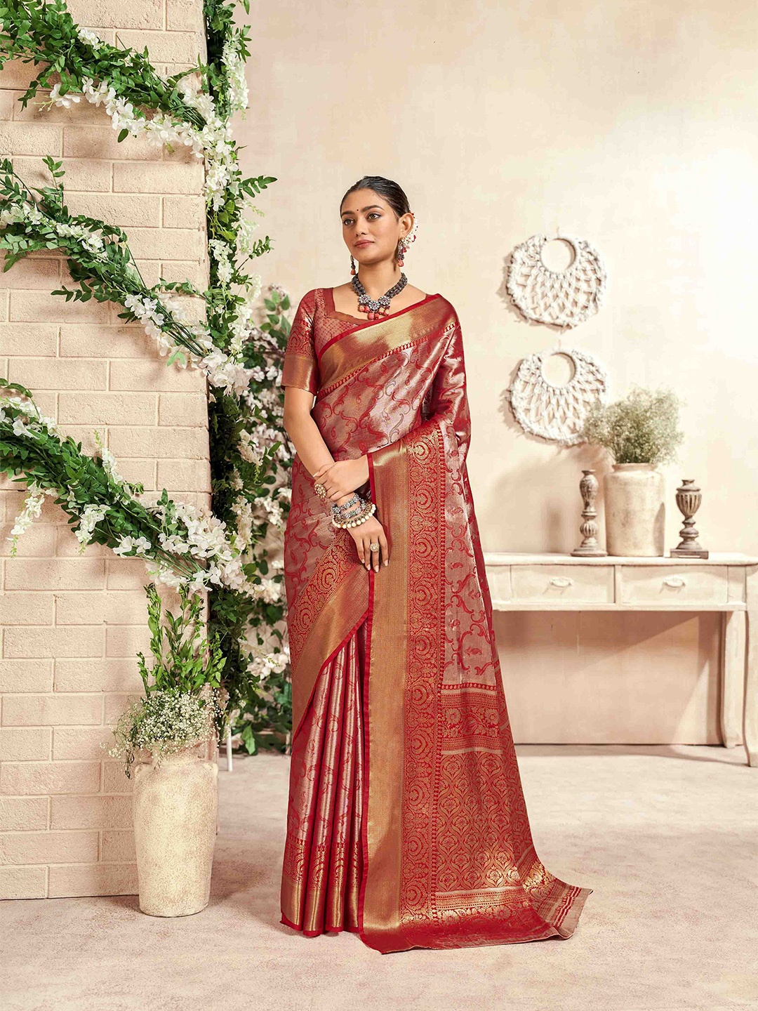 

DIVASTRI Woven Design Zari Silk Blend Dharmavaram Saree, Red