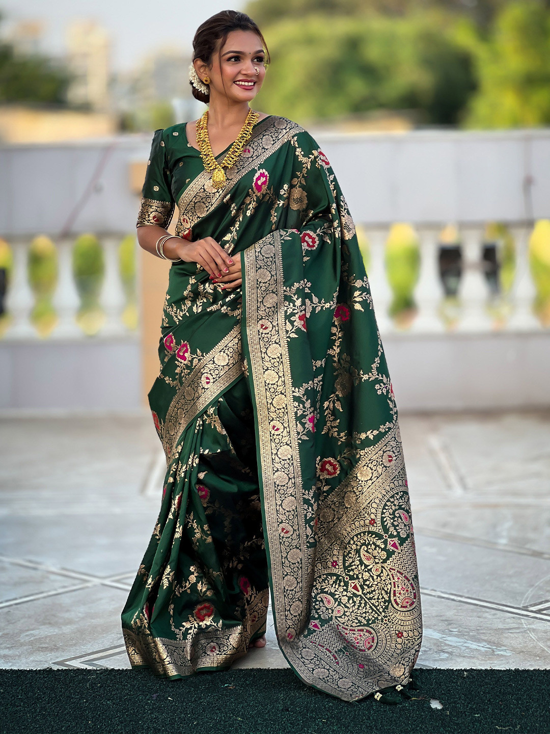 

Ekta Textiles Woven Design Zari Pure Silk Banarasi Saree, Green