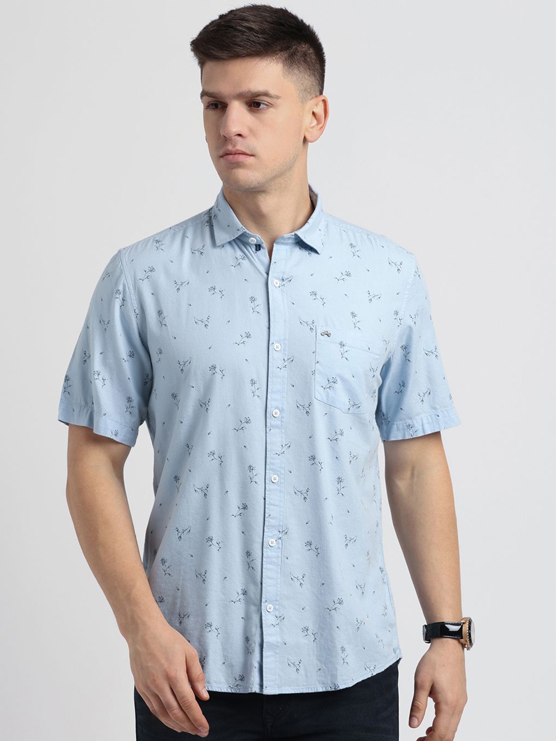 

Turtle Men Relaxed Slim Fit Opaque Printed Casual Shirt, Blue