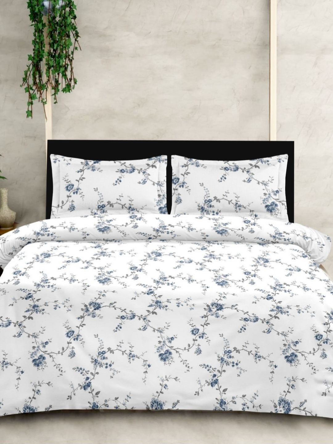 

Sleeping Owls- because your sleep matters White & Blue Floral 210 TC King Bedsheet with 2 Pillow Covers