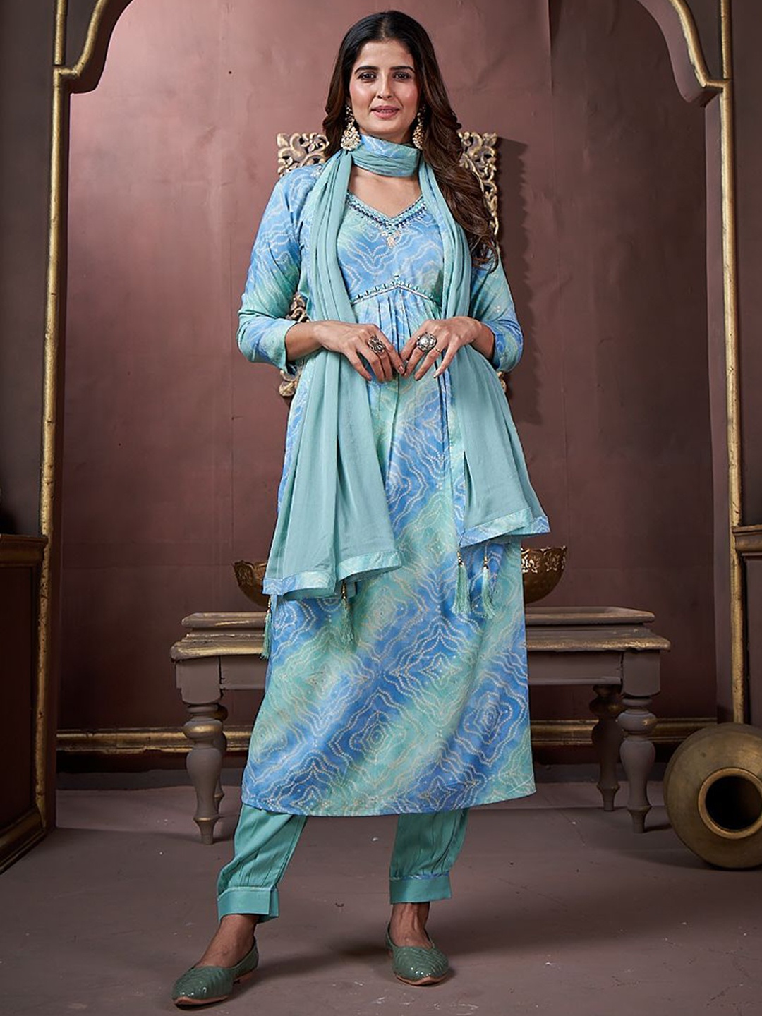 

DIVASTRI Women Floral Printed Regular Gotta Patti Pure Cotton Kurta with Trousers & With Dupatta, Turquoise blue