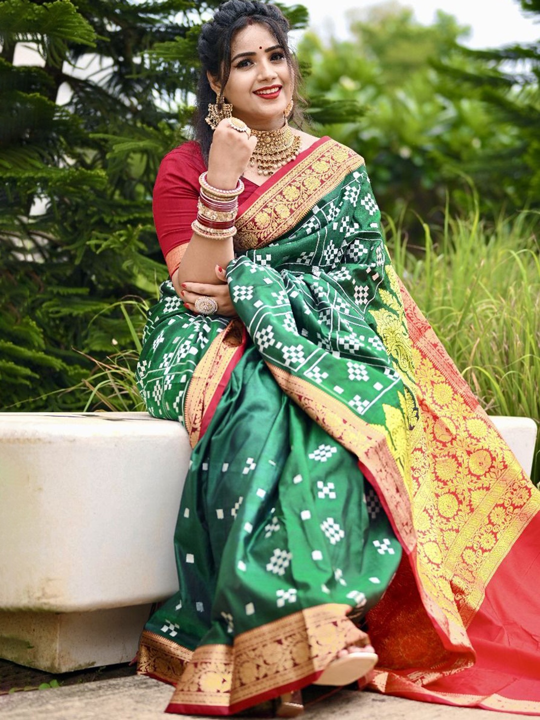 

GS CREATION Woven Design Zari Satin Banarasi Saree, Olive