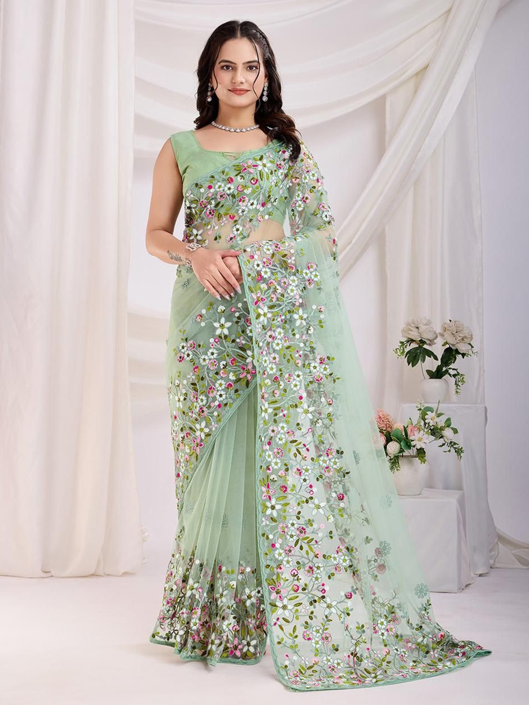 

VenderVilla Floral Embroidered Net Saree, Green