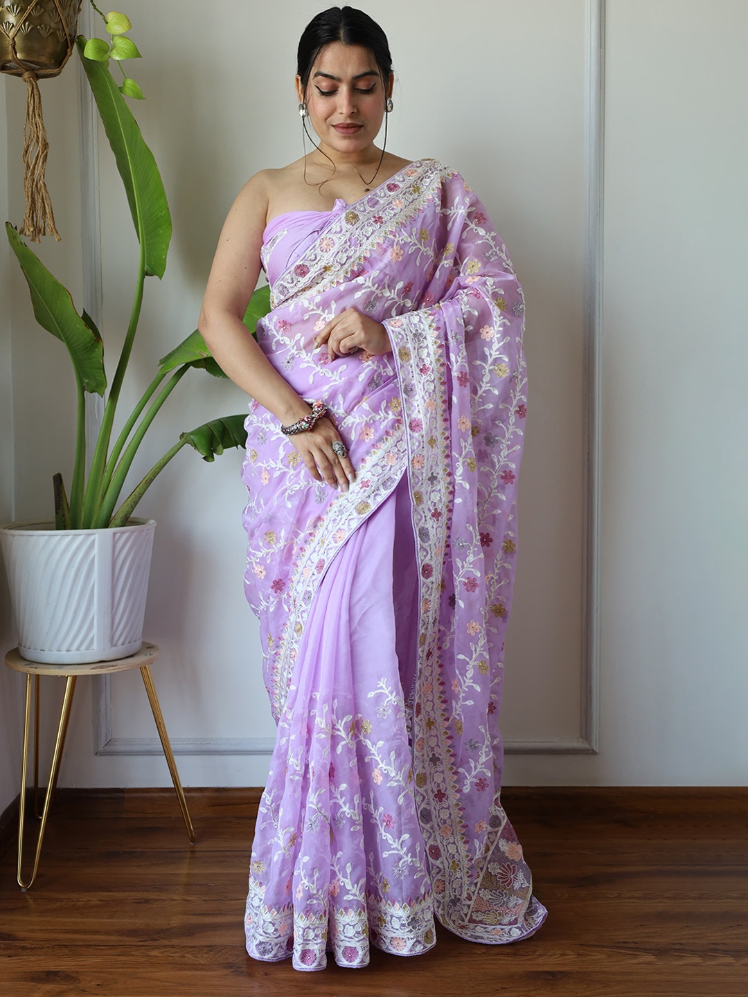 

DIVASTRI Floral Embroidered Net Saree, Lavender