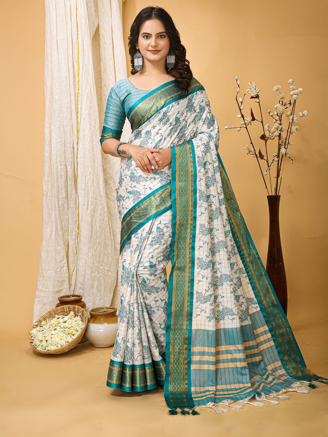 

DIVASTRI Floral Zari Silk Cotton Chanderi Saree, White