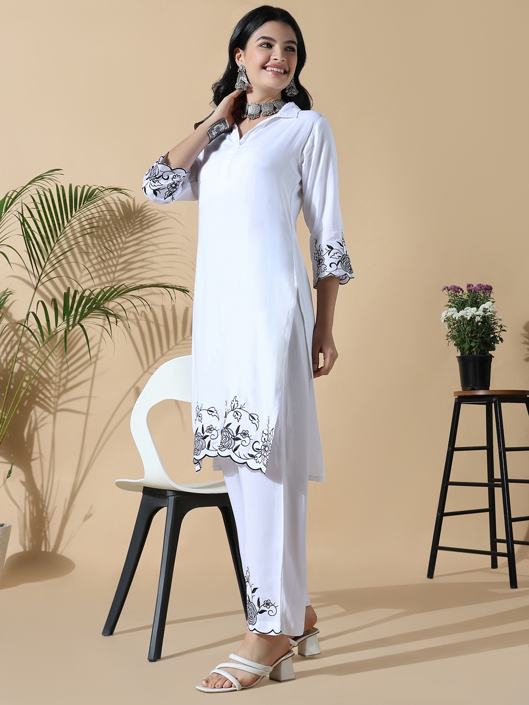 

SHOWOFF Women Floral Printed Regular Thread Work Kurta with Trousers, White