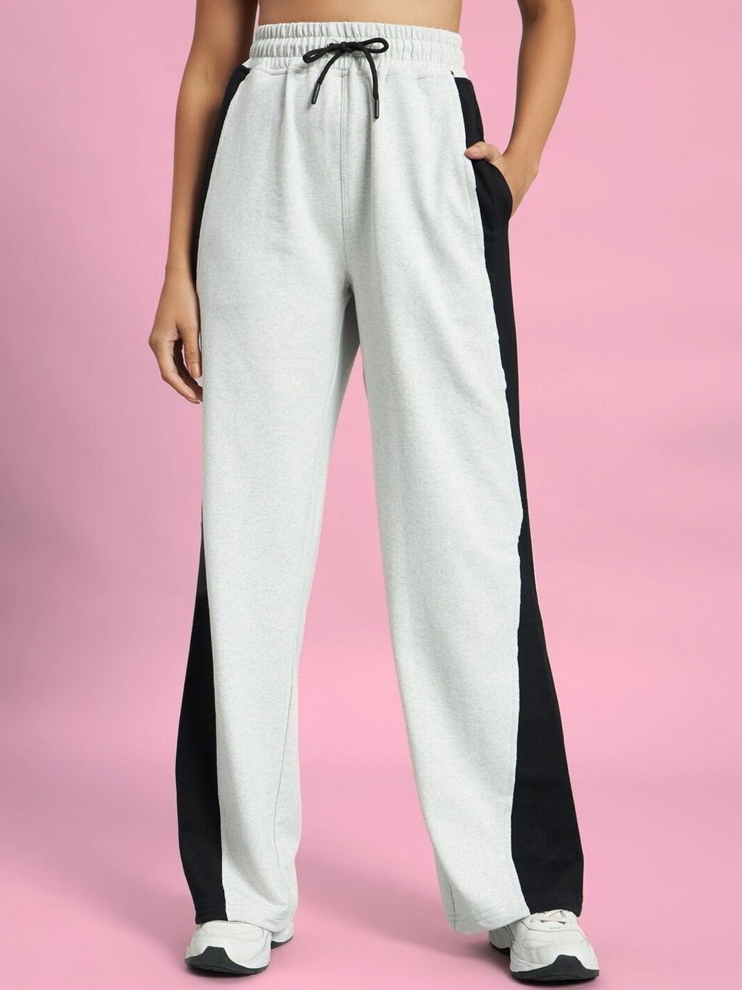 

WEARDUDS Women Relaxed-Fit Revive Side Contrast Mid Rise Track Pant, Grey