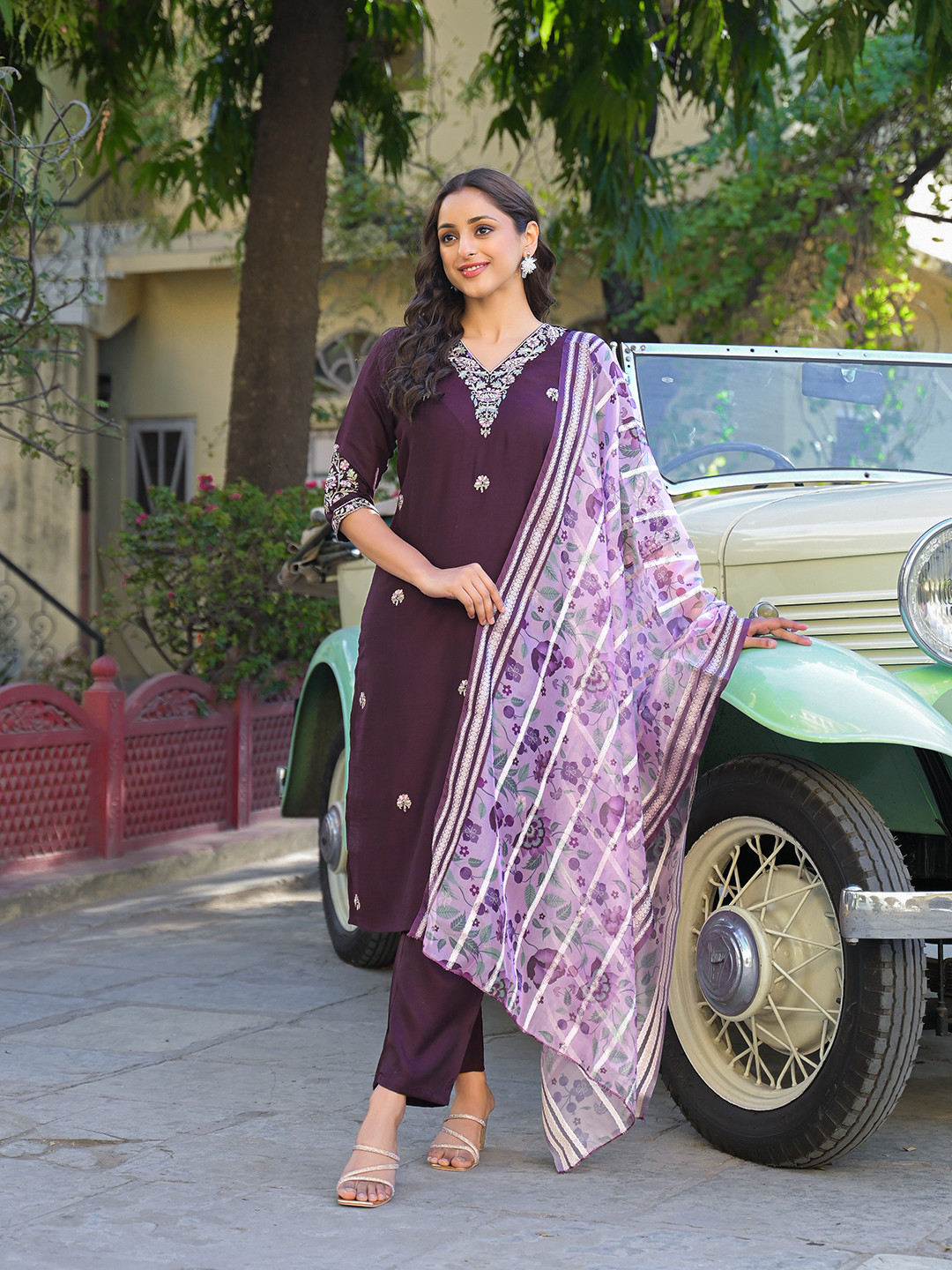 

Peachmode Women Floral Embroidered Regular Thread Work Chanderi Silk Kurti with Palazzos & With Dupatta, Purple