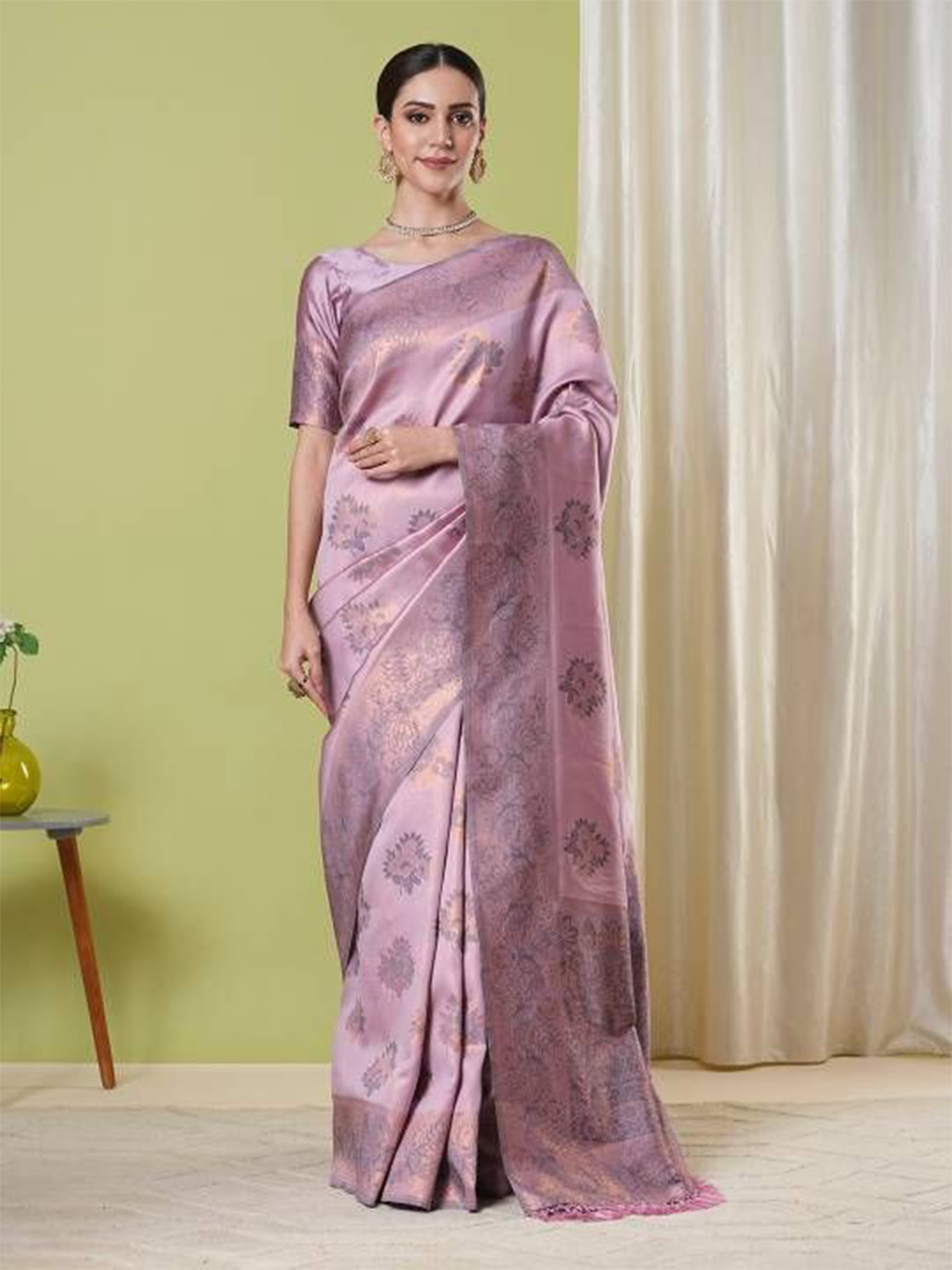 

DIVASTRI Woven Design Zari Silk Blend Banarasi Saree, Pink