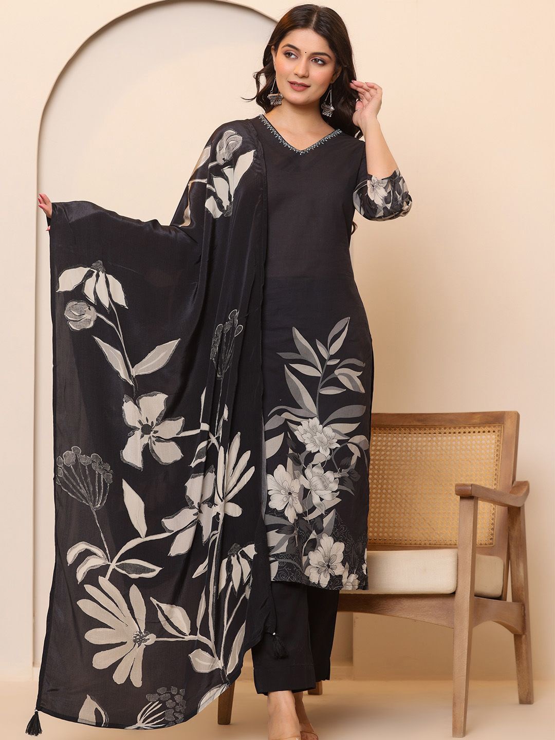 

Varanga Women Floral Printed Regular Thread Work Pure Cotton Kurta with Trousers & With Dupatta, Black