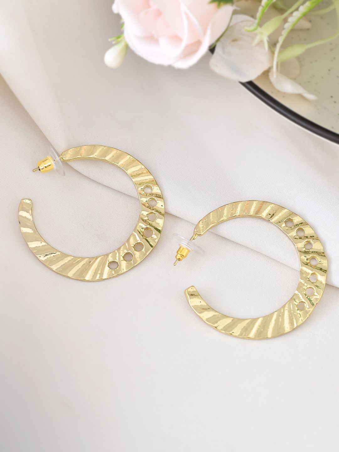 

MNSH Gold-Plated Circular Shaped Hoop Earrings