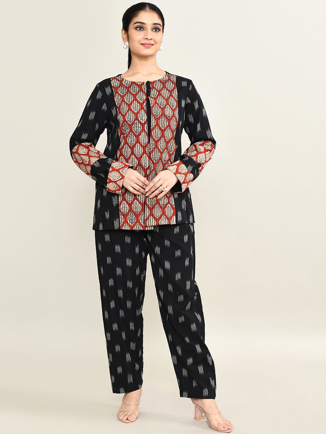 

The Maple Printed Shoulder Straps Pure Cotton Crop Top With Shrug & Trouser, Black