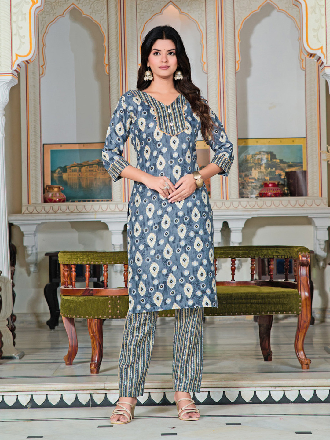 

Moda Rapido Women Floral Printed Regular Kurta with Palazzos, Grey