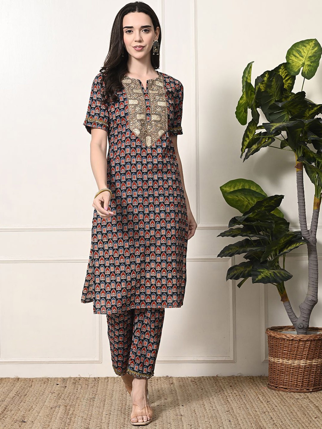 

Myshka Women Printed Regular Pure Cotton Kurta with Trousers, Black