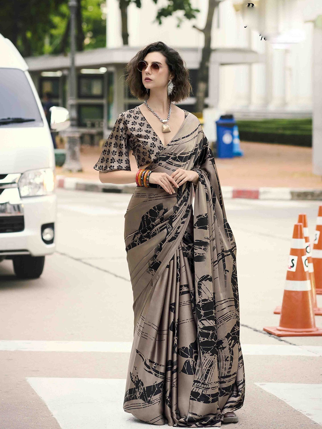

Blissta Floral Satin Saree, Brown
