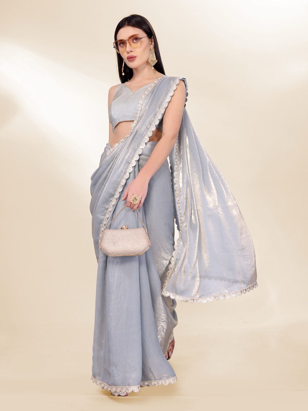 

VenderVilla Sequinned Silk Blend Saree, Grey