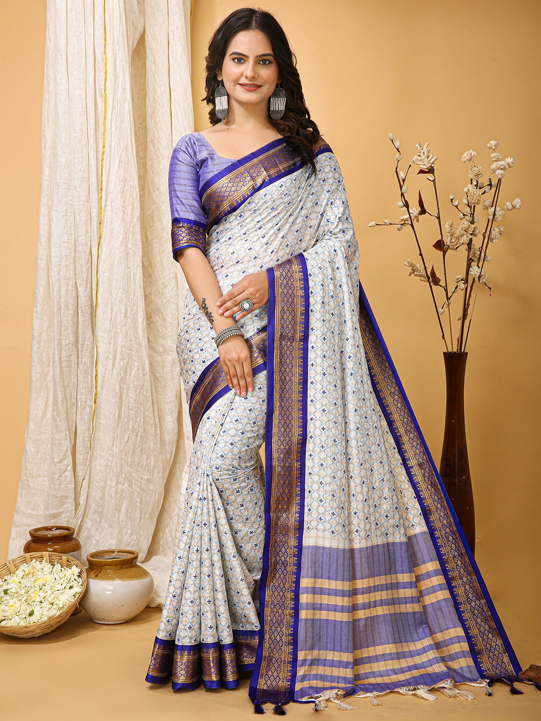 

DIVASTRI Zari Pure Cotton Banarasi Saree, White