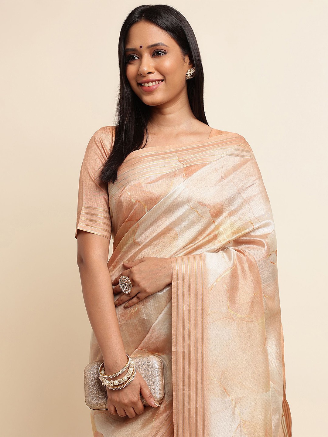 

DIVASTRI Floral Silk Blend Saree, Yellow
