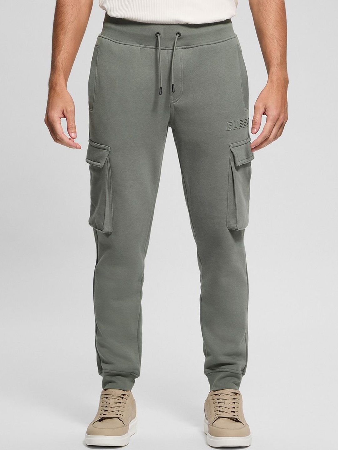 

Guess Sterling Green Solid Mid Rise Aldwin Cargo Pant, Grey