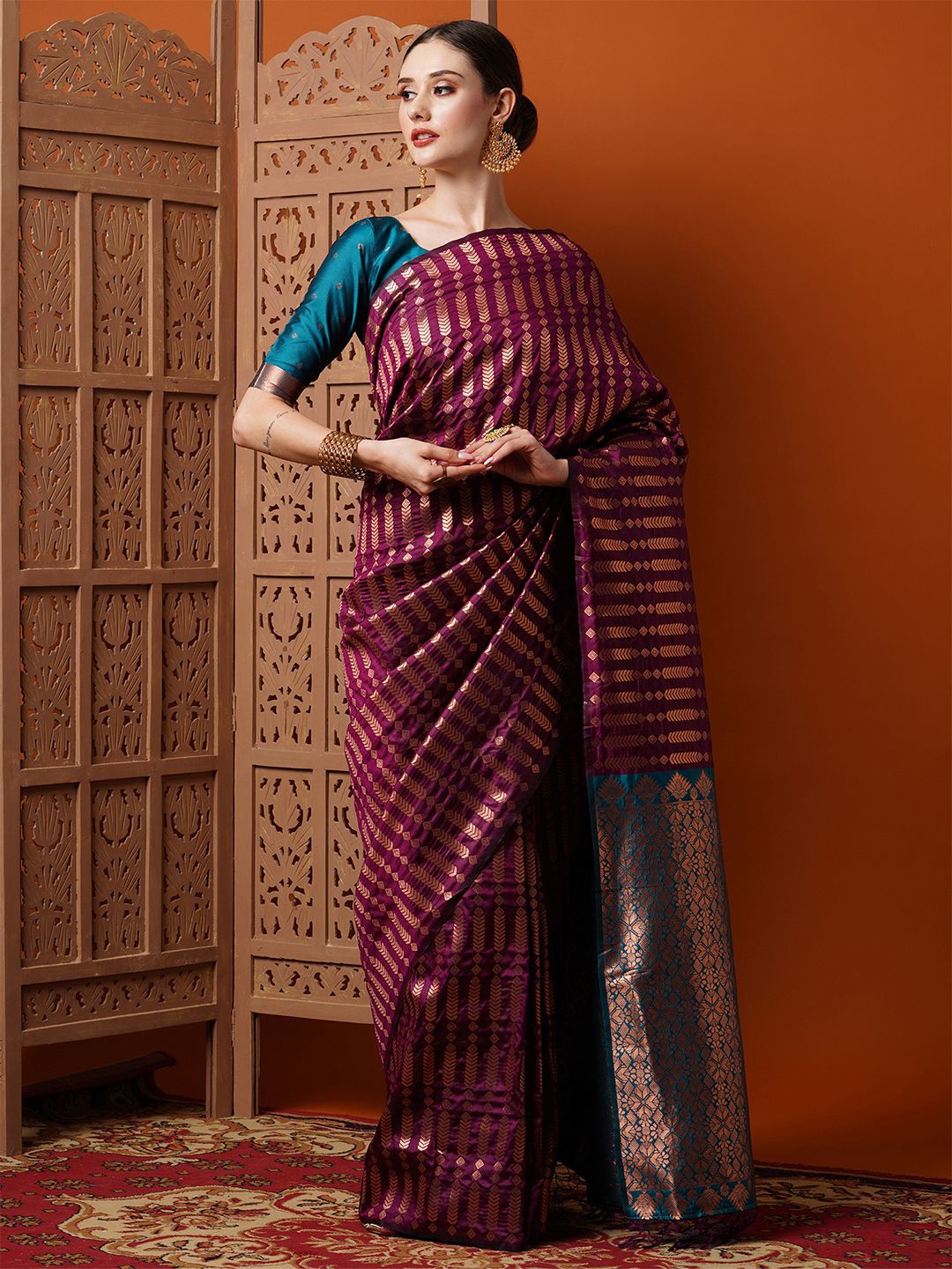 

Mitera Ethnic Motifs Silk Blend Banarasi Saree, Magenta
