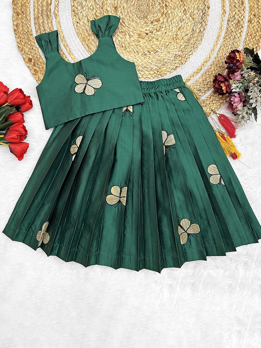 

FELIZ THE DESIGNER STUDIO Girls Embroidered Thread Work Lehenga & Blouse, Green