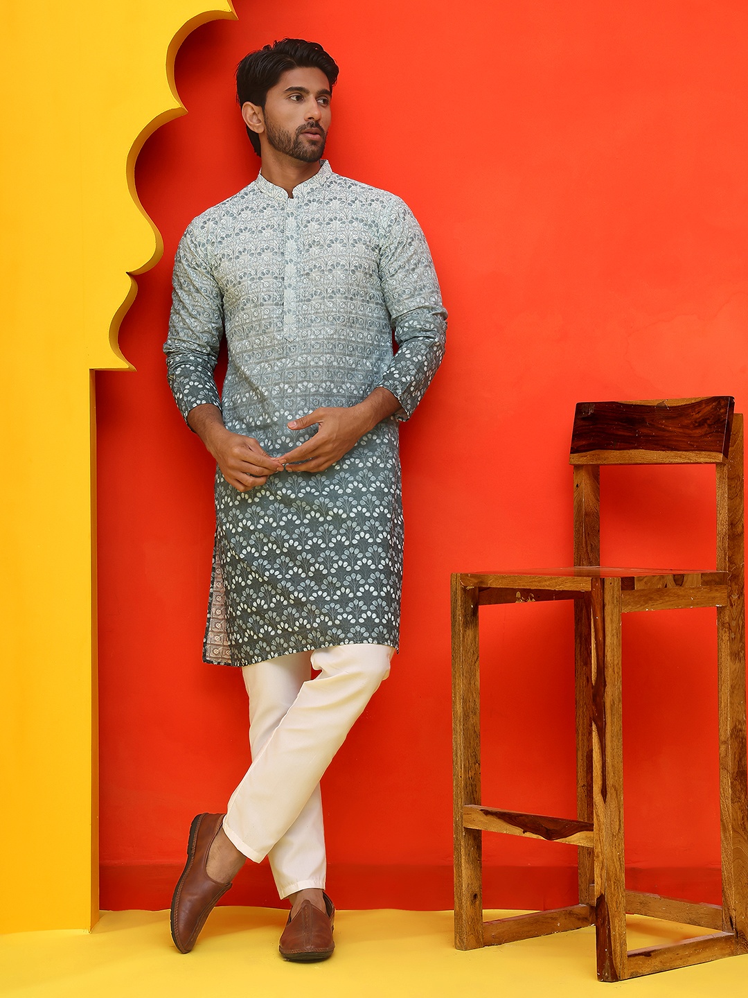 

Jompers Men Floral Printed Regular Chikankari Kurta with Pyjamas, Grey