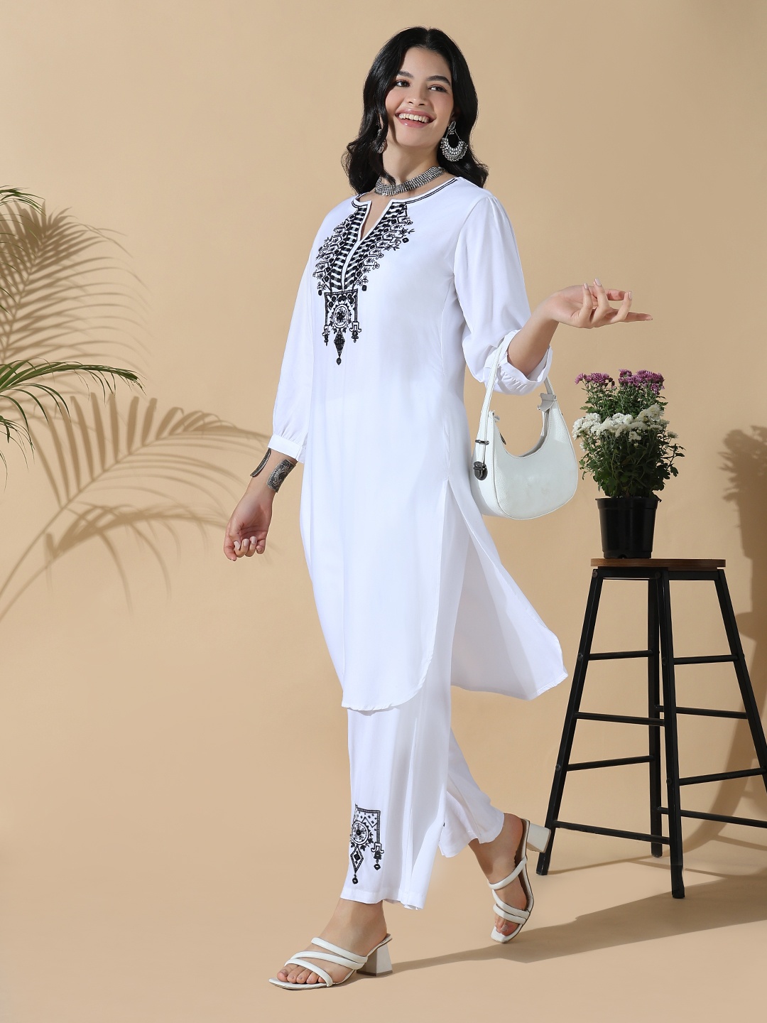 

SHOWOFF Women Ethnic Motifs Yoke Design Regular Thread Work Kurta with Trousers, White