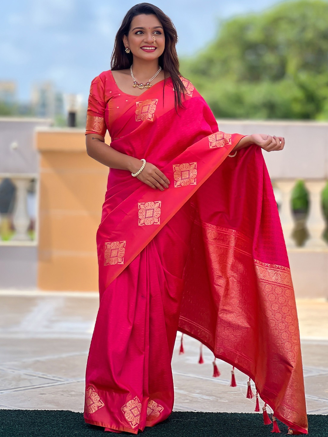

Ekta Textiles Woven Design Zari Pure Silk Paithani Saree, Pink