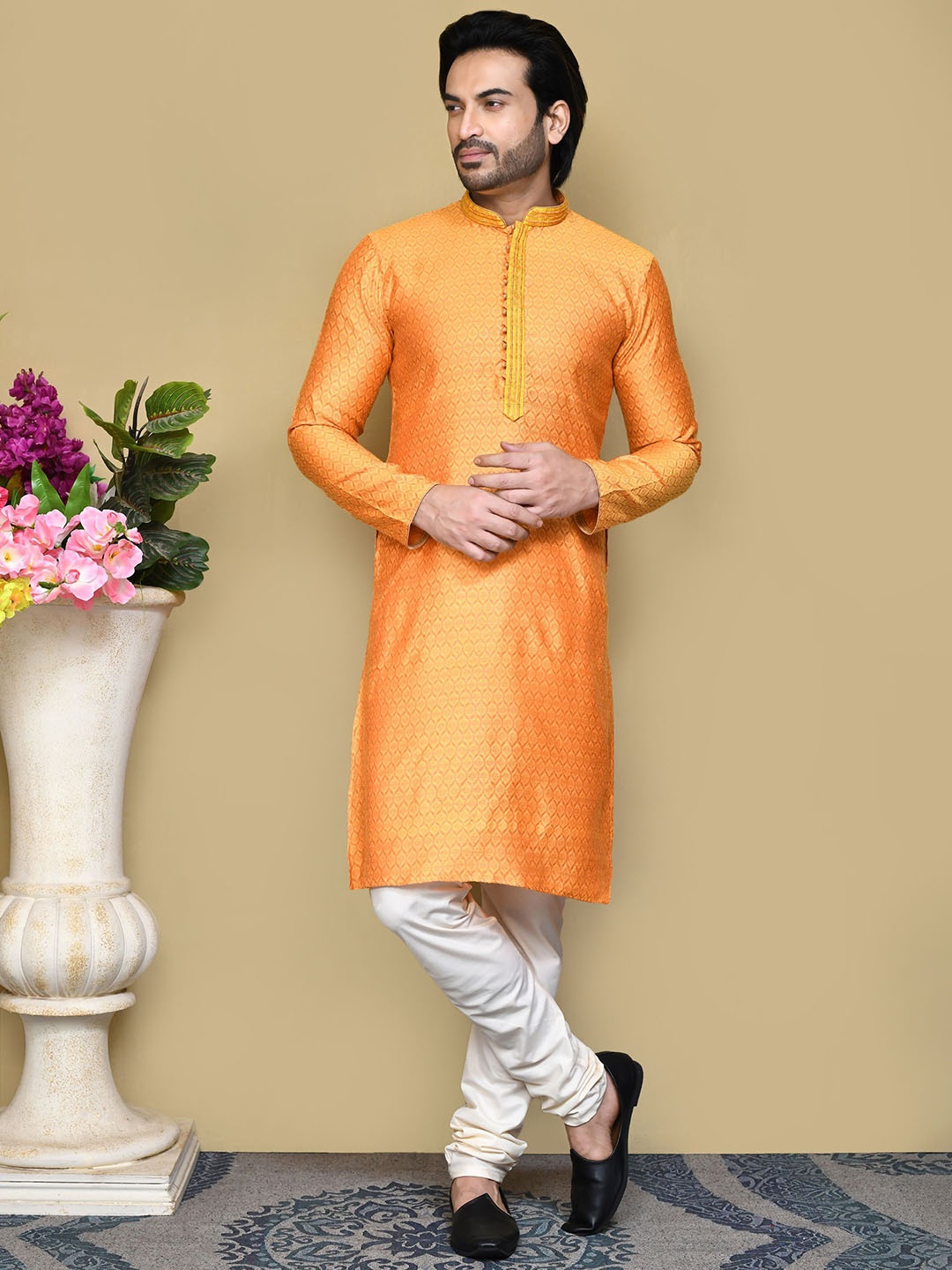 

RANAK Men Embroidered Regular Kurta with Pyjamas, Orange