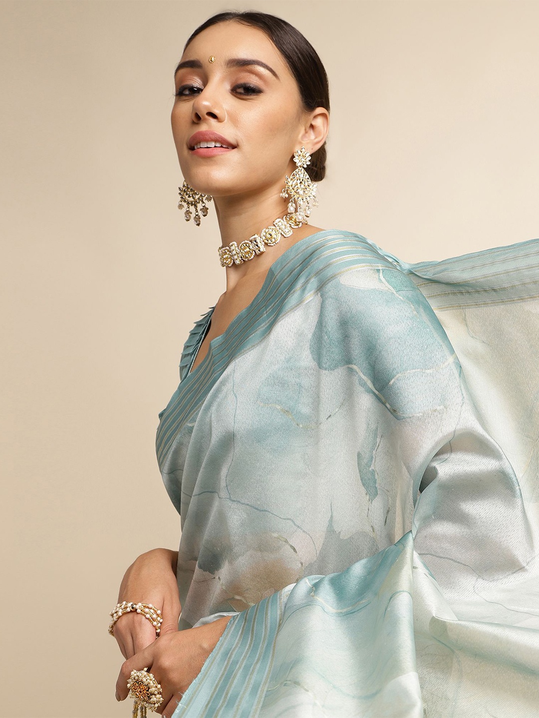 

DIVASTRI Floral Silk Blend Saree, Green