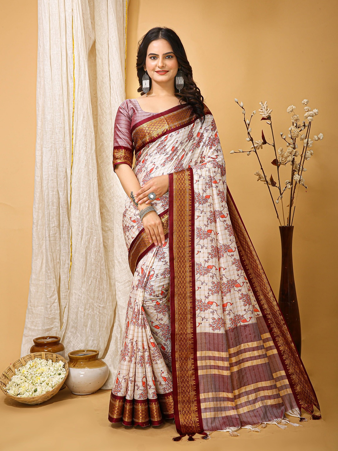 

DIVASTRI Floral Zari Silk Cotton Chanderi Saree, White