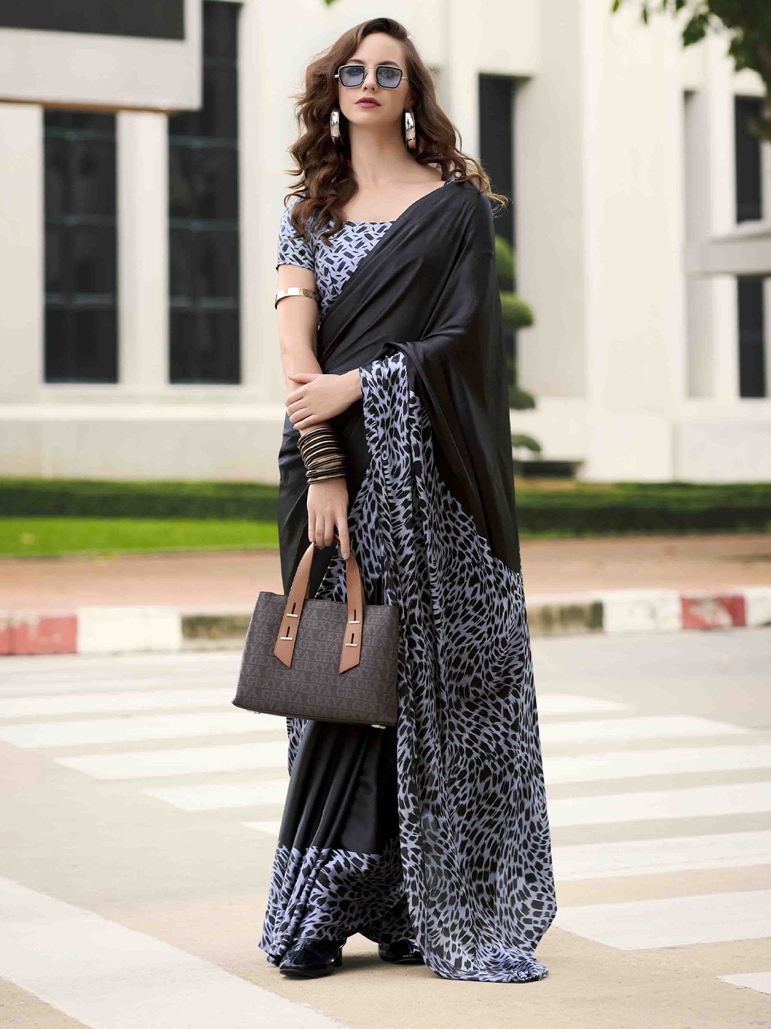 

DIVASTRI Satin Saree, Black