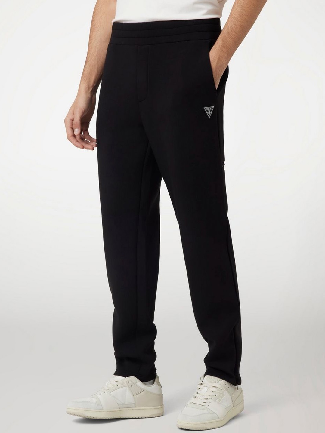 

GUESS Men Mid Rise Anser Straight Joggers, Black