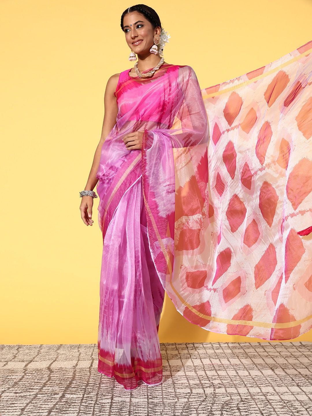 

DIVASTRI Tie and Dye Organza Saree, Pink