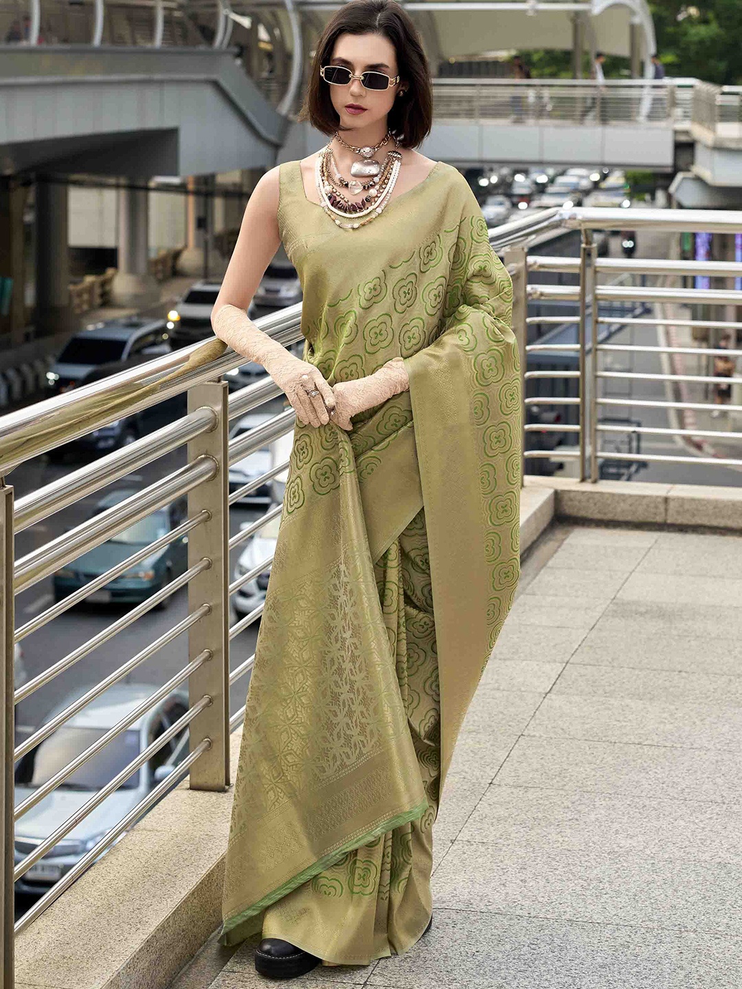 

KIMISHA Woven Design Zari Silk Blend Kanjeevaram Saree, Green