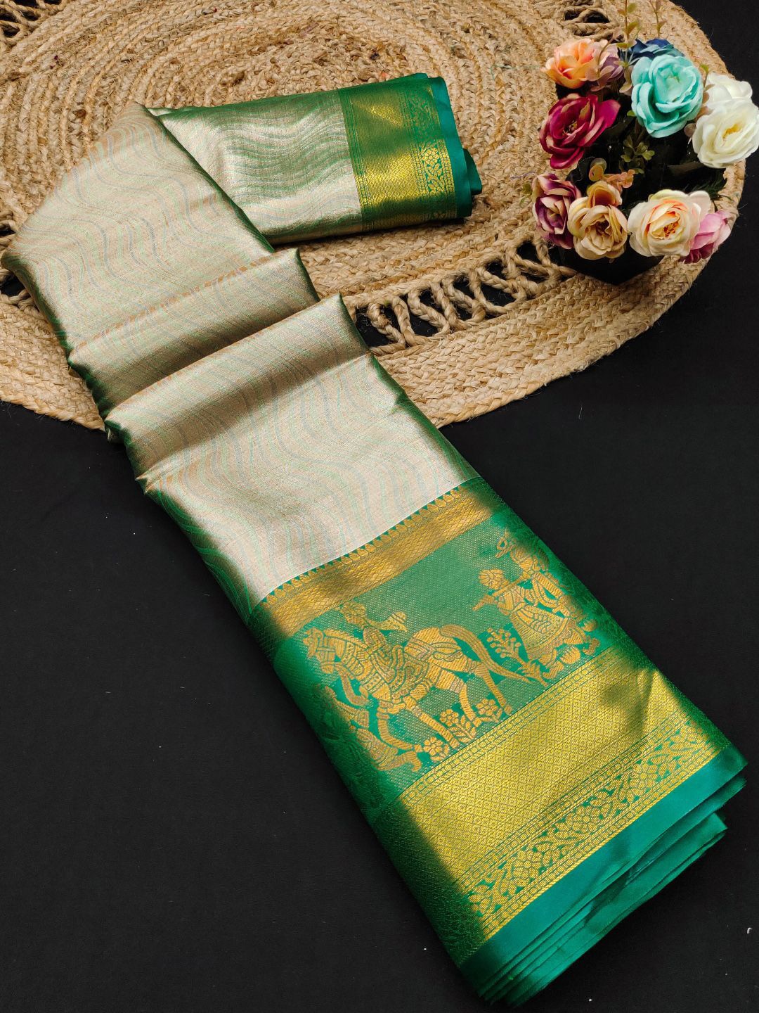 

SILKWEAR Woven Design Zari Pure Silk Kanjeevaram Saree, Green